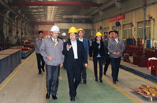 西安市委常委、常務副市長岳華峰蒞臨西瑪電機調研指導。