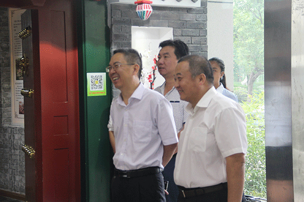 河南沁陽市委副書記薛勇帶領沁陽企業考察團來西瑪電機參觀訪問。