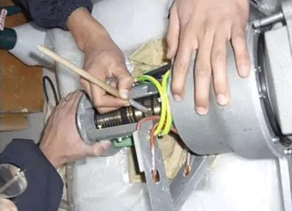 西安電機廠關于電機滑環的維護保養方法分享。
