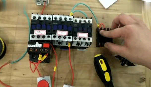 Y系列高壓三相異步電動機的功率控制需要哪些元件？